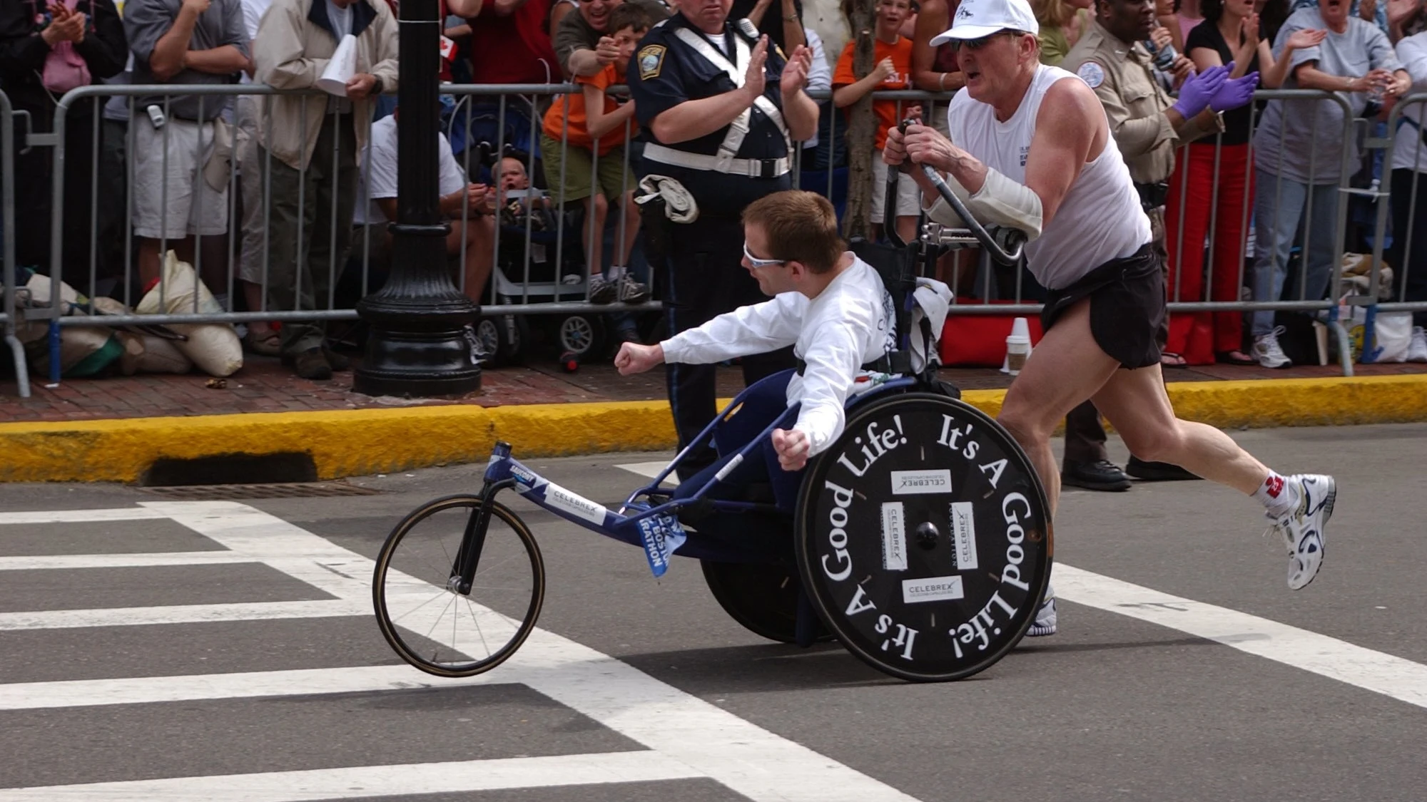 Rick Hoyt y su padre Dick en la maratón de Boston Rick Hoyt y su padre Dick en la maratón de Boston