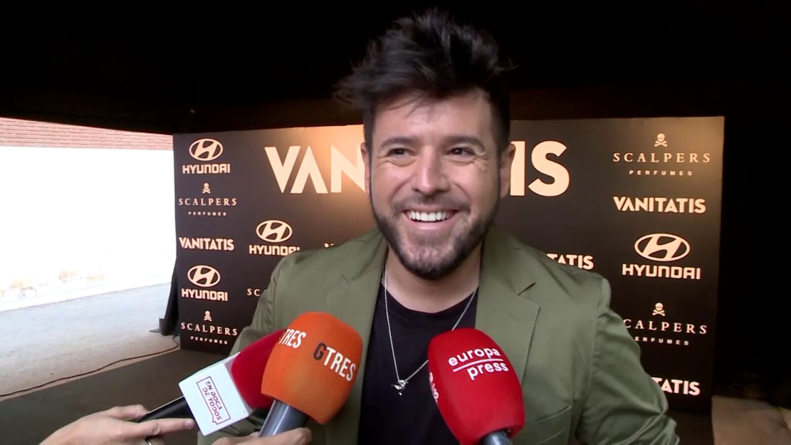 Pablo López bromea al enterarse por la prensa de la nueva paternidad de Melendi: 