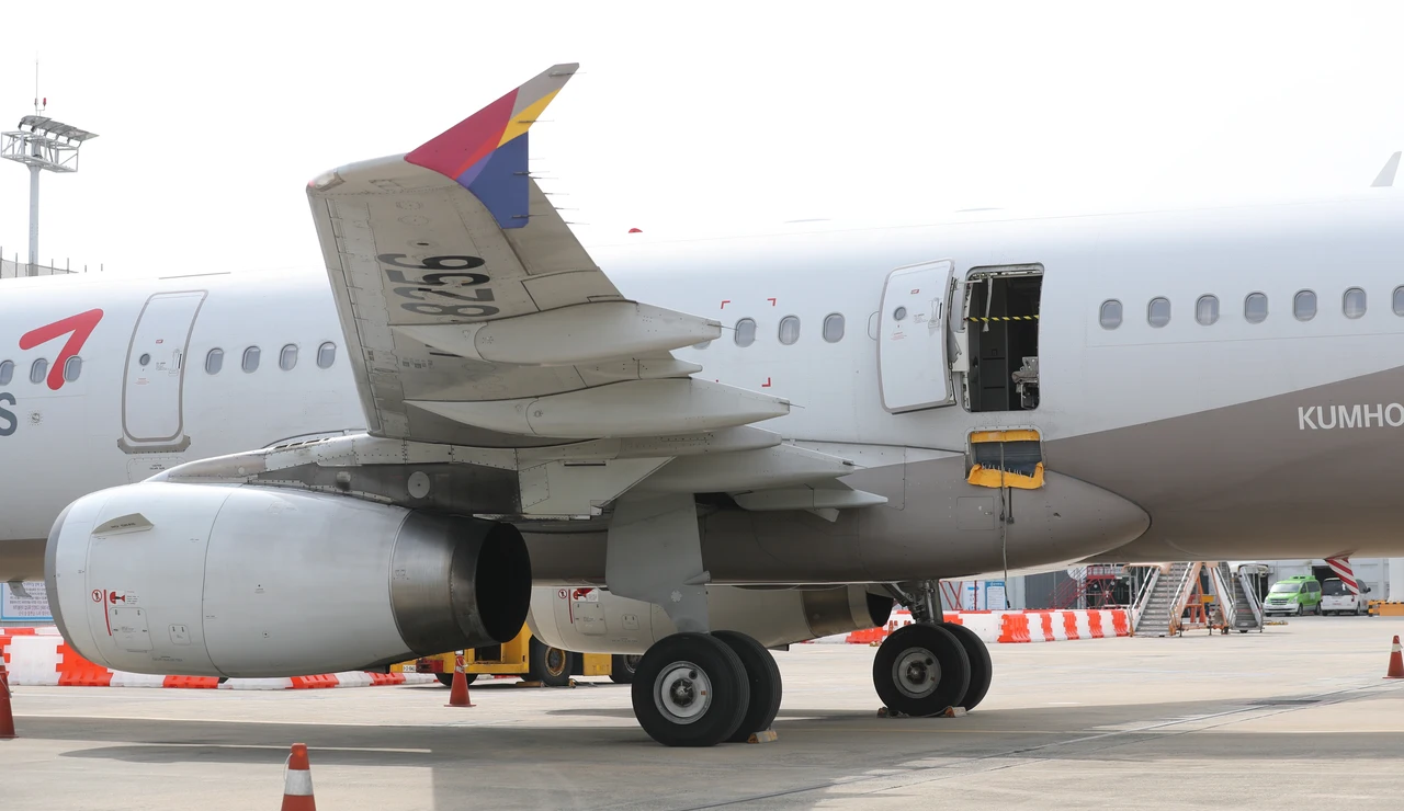 Avión tras un aterrizaje de emergencia en el aeropuerto de Daegu