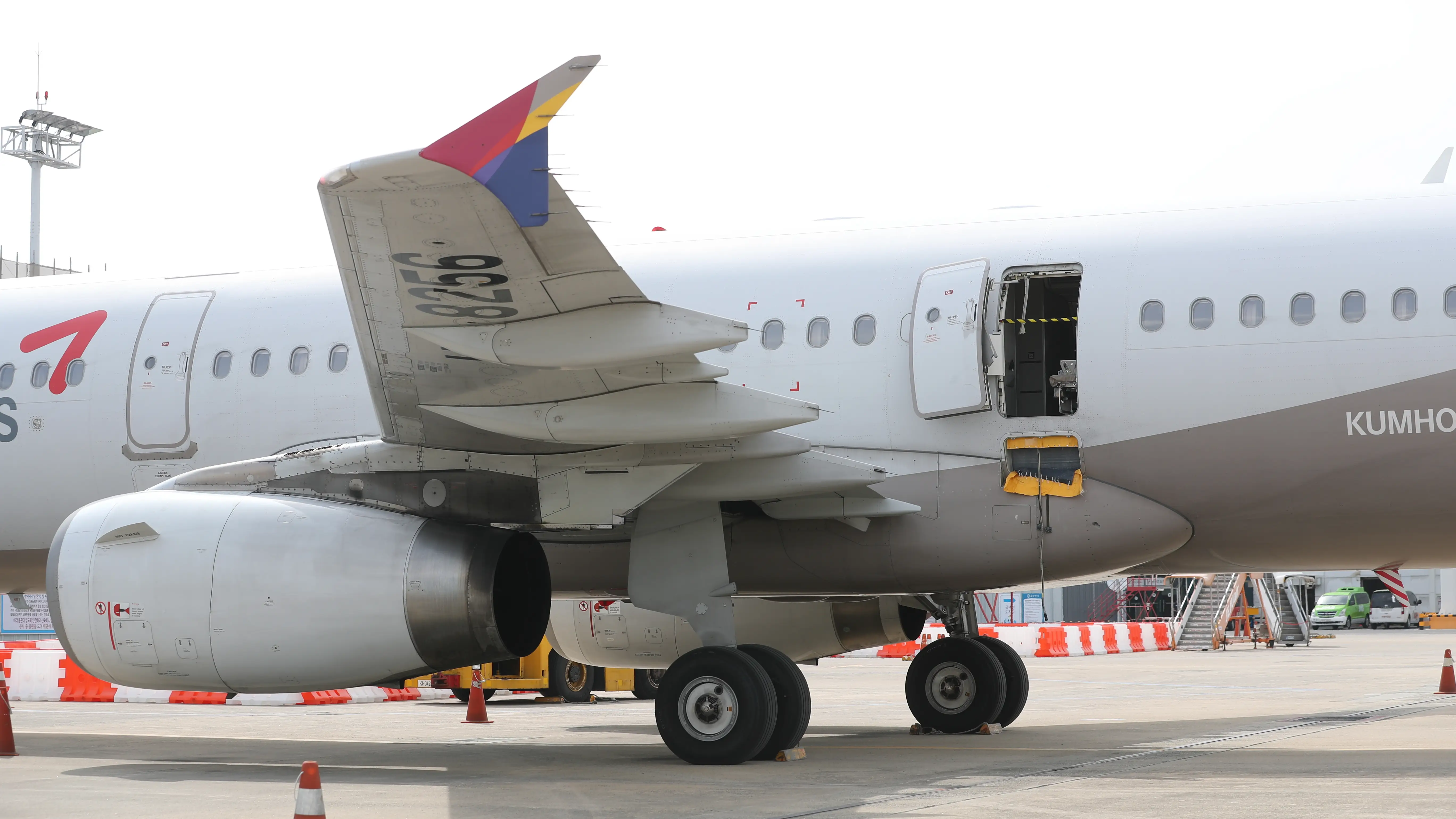 Avi&oacute;n tras un aterrizaje de emergencia en el aeropuerto de Daegu
