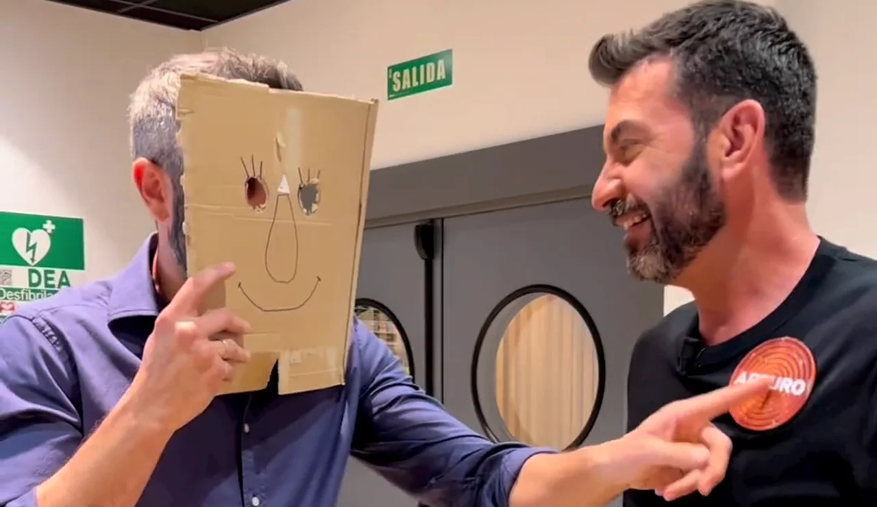 Roberto Leal crea una nueva máscara para cantar en ‘Mask Singer’: ¡Arturo Valls no aguanta la risa! 