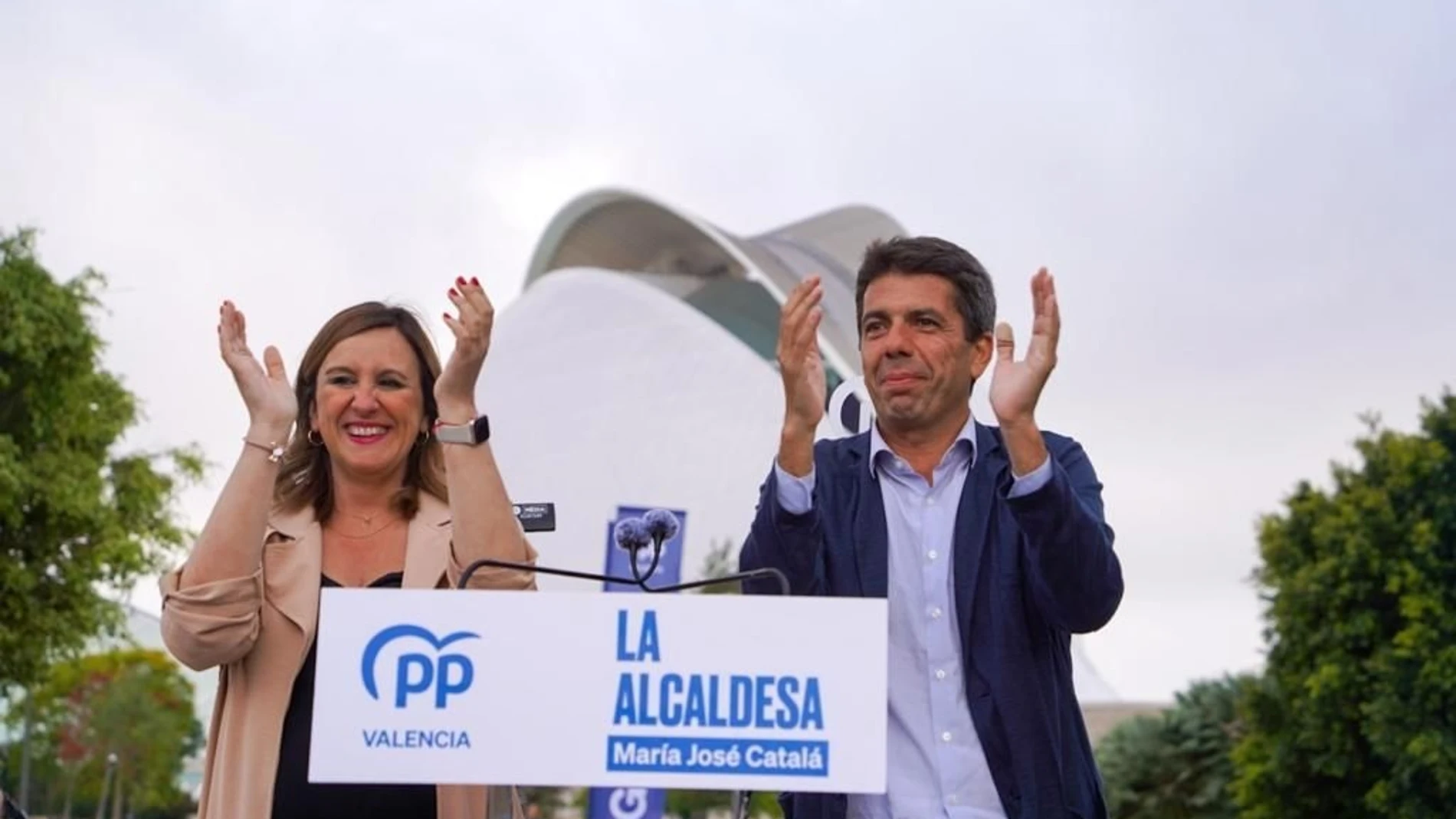 La candidata del PP a la Alcaldía de València, Maria José Catalá, y el candidato &#39;popular&#39; a la Presidencia de la Generalitat, Carlos Mazón