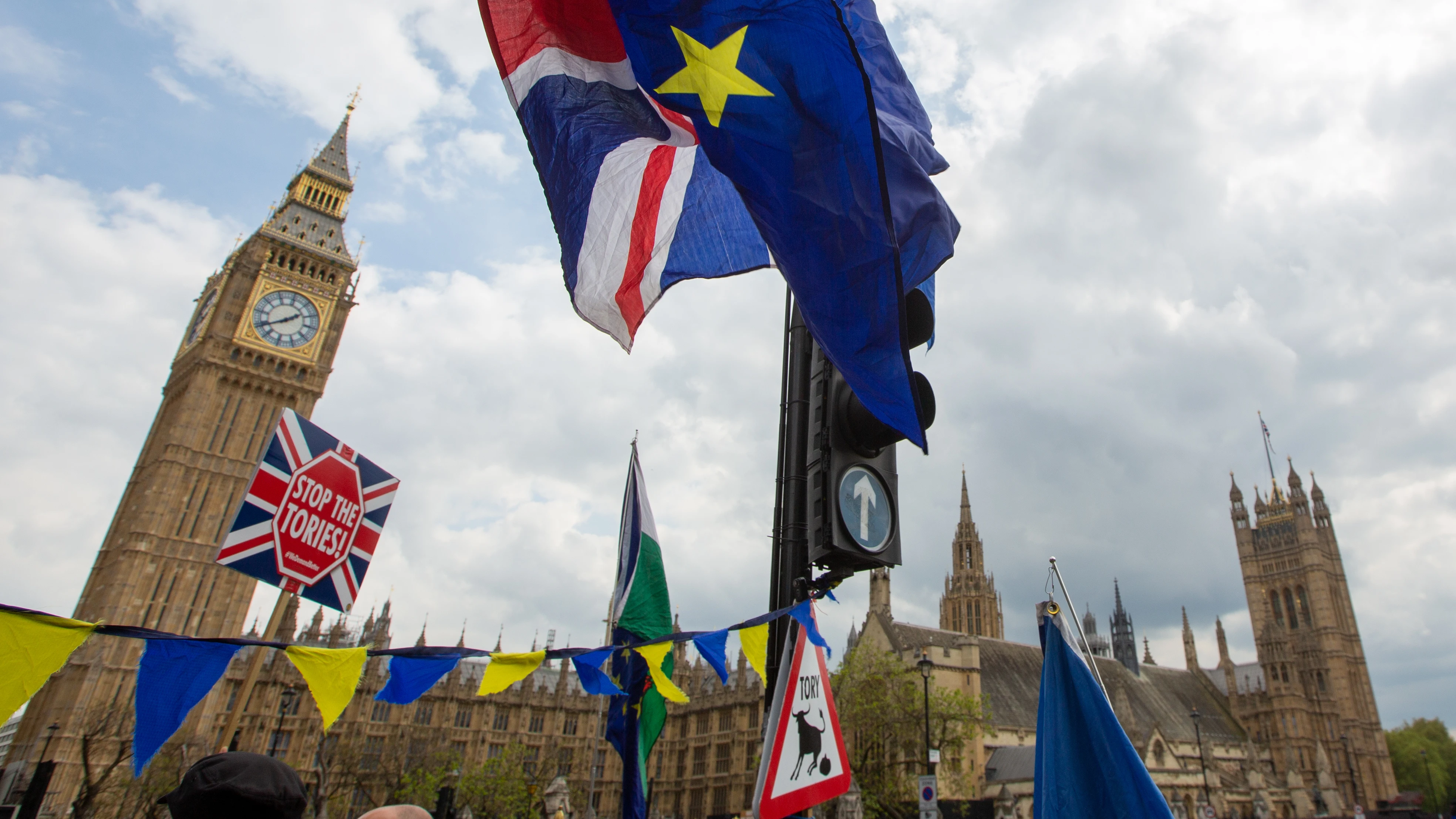 Imagen de una manifestaci&oacute;n anti-Brexit frente al Parlamento brit&aacute;nico, Londres