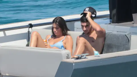 Sira Martínez y Ferrán Torres en sus vacaciones Sira Martínez y Ferrán Torres en sus vacaciones