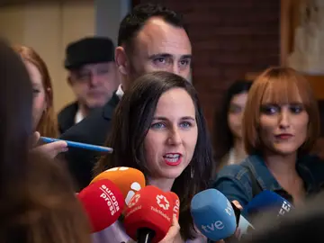 La ministra de Derechos Sociales, Ione Belarra se dirige a los medios junto al candidato de Podemos-Izquierda Unida-Alianza Verde al Ayuntamiento de Madrid, Roberto Sotomayor La ministra de Derechos Sociales, Ione Belarra se dirige a los medios junto al candidato de Podemos-Izquierda Unida-Alianza Verde al Ayuntamiento de Madrid, Roberto Sotomayor