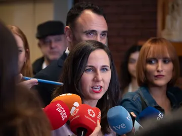 La ministra de Derechos Sociales, Ione Belarra se dirige a los medios junto al candidato de Podemos-Izquierda Unida-Alianza Verde al Ayuntamiento de Madrid, Roberto Sotomayor La ministra de Derechos Sociales, Ione Belarra se dirige a los medios junto al candidato de Podemos-Izquierda Unida-Alianza Verde al Ayuntamiento de Madrid, Roberto Sotomayor