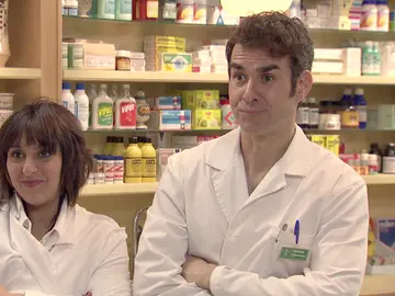 Hugo y Rocío, ¡pillados intimando en la farmacia!: “Cuidado que se te resfría el pajarito”  Hugo y Rocío, ¡pillados intimando en la farmacia!: “Cuidado que se te resfría el pajarito”