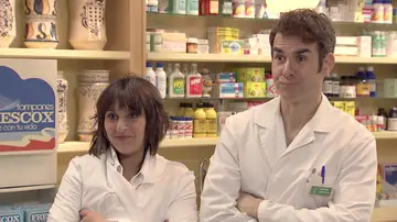 Hugo y Rocío, ¡pillados intimando en la farmacia!: “Cuidado que se te resfría el pajarito” 