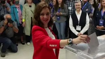 Isabel Díaz Ayuso, tras votar en Chamberí