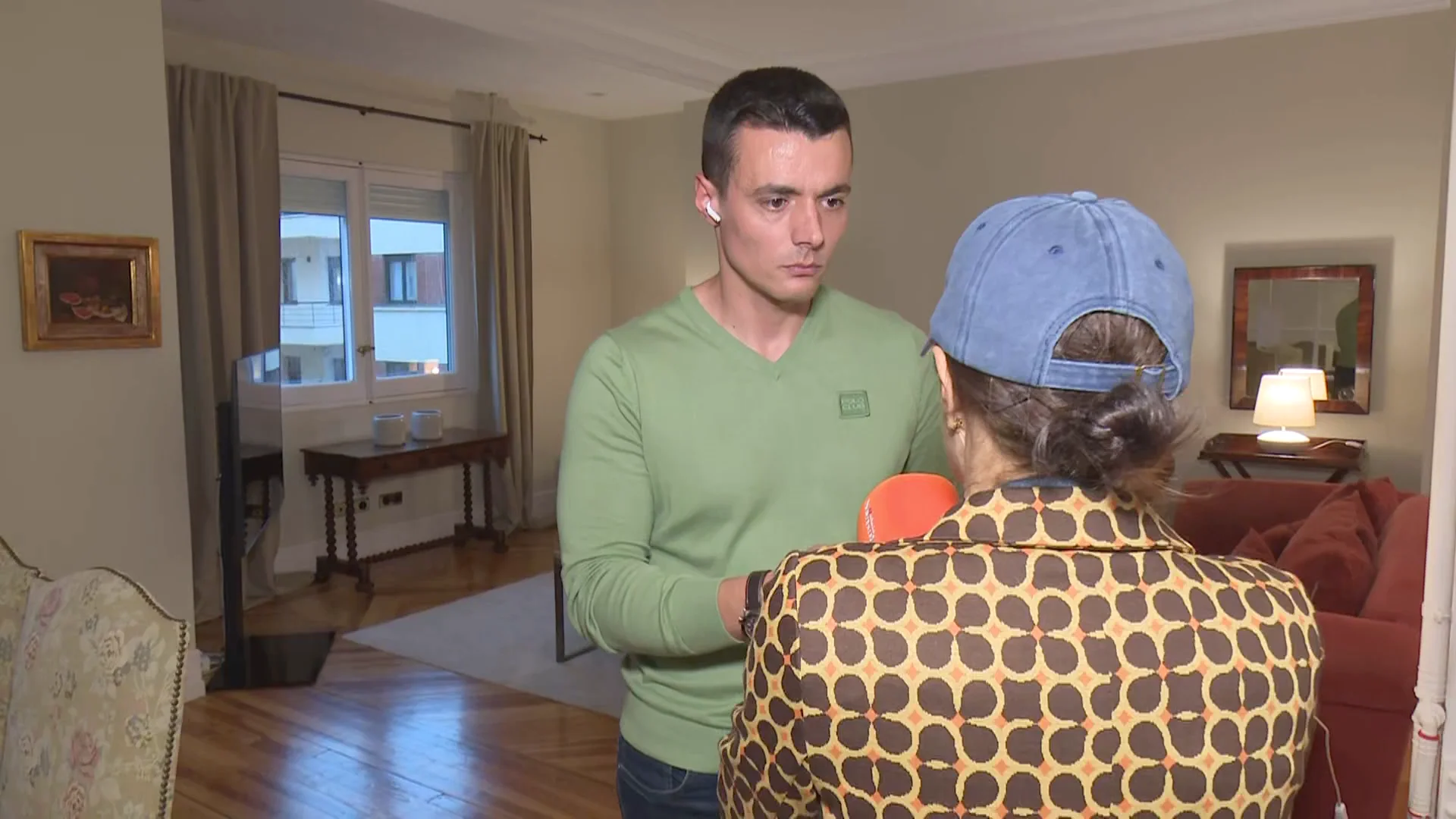 El príncipe de Libia abandona la vivienda que okupaba y evita el desahucio: "No me ha pagado y lleva 18 meses comiendo fuera" El príncipe de Libia abandona la vivienda que okupaba y evita el desahucio: "No me ha pagado y lleva 18 meses comiendo fuera"