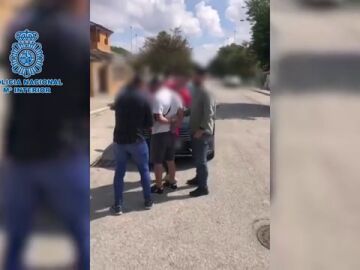 Momento en que la Policía Nacional detiene al prófugo en Jerez de la Frontera
