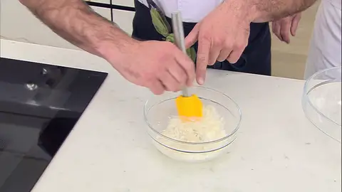 Comienza por elaborar la premasa Comienza por elaborar la premasa