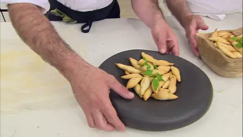 Arguiñano elabora "los panes más pequeños que se han hecho jamás en este programa": picos camperos Arguiñano elabora "los panes más pequeños que se han hecho jamás en este programa": picos camperos