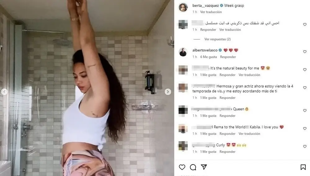 Berta Vázquez bailando en el baño