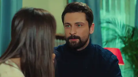 Alihan le cuenta toda la verdad a Zeynep y le promete que terminará con Ender: “Arreglaré lo del divorcio y vendré a buscarte” Alihan le cuenta toda la verdad a Zeynep y le promete que terminará con Ender: “Arreglaré lo del divorcio y vendré a buscarte”