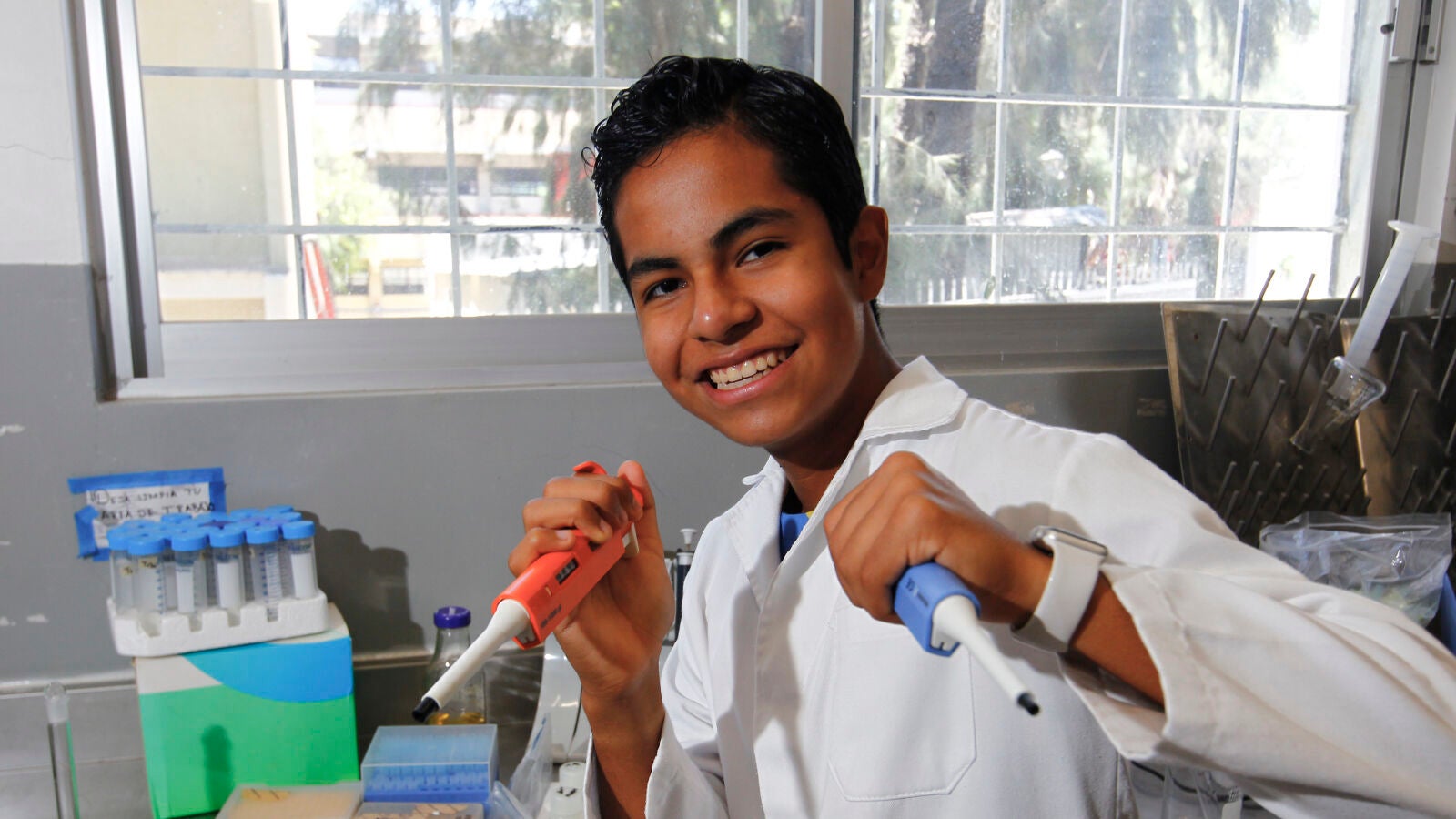 Un niño mexicano de 12 años se saca la carrera de biología molecular