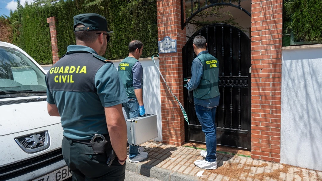 La Guardia Civil en la vivienda donde se produjo el crimen de Las Gabias, en Granada La Guardia Civil en la vivienda donde se produjo el crimen de Las Gabias, en Granada