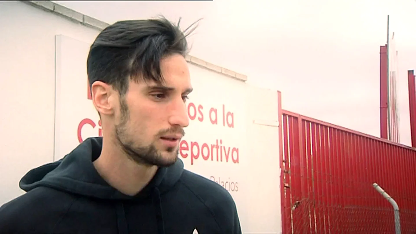 El atestado del accidente de Sergio Rico revela que el futbolista iba montado en el caballo cuando ocurrió todo El atestado del accidente de Sergio Rico revela que el futbolista iba montado en el caballo cuando ocurrió todo
