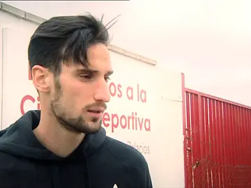 El atestado del accidente de Sergio Rico revela que el futbolista iba montado en el caballo cuando ocurrió todo El atestado del accidente de Sergio Rico revela que el futbolista iba montado en el caballo cuando ocurrió todo