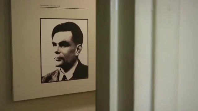 Efemérides de hoy 7 de junio de 2023: Muere Alan Turing, el hombre que descifró 'Enigma' Efemérides de hoy 7 de junio de 2023: Muere Alan Turing, el hombre que descifró 'Enigma'