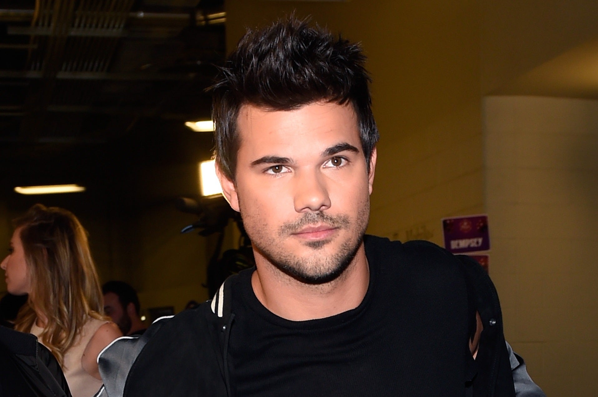 Las fotos con las que Taylor Lautner demuestra que sigue en forma tras las  críticas hacia su físico: 