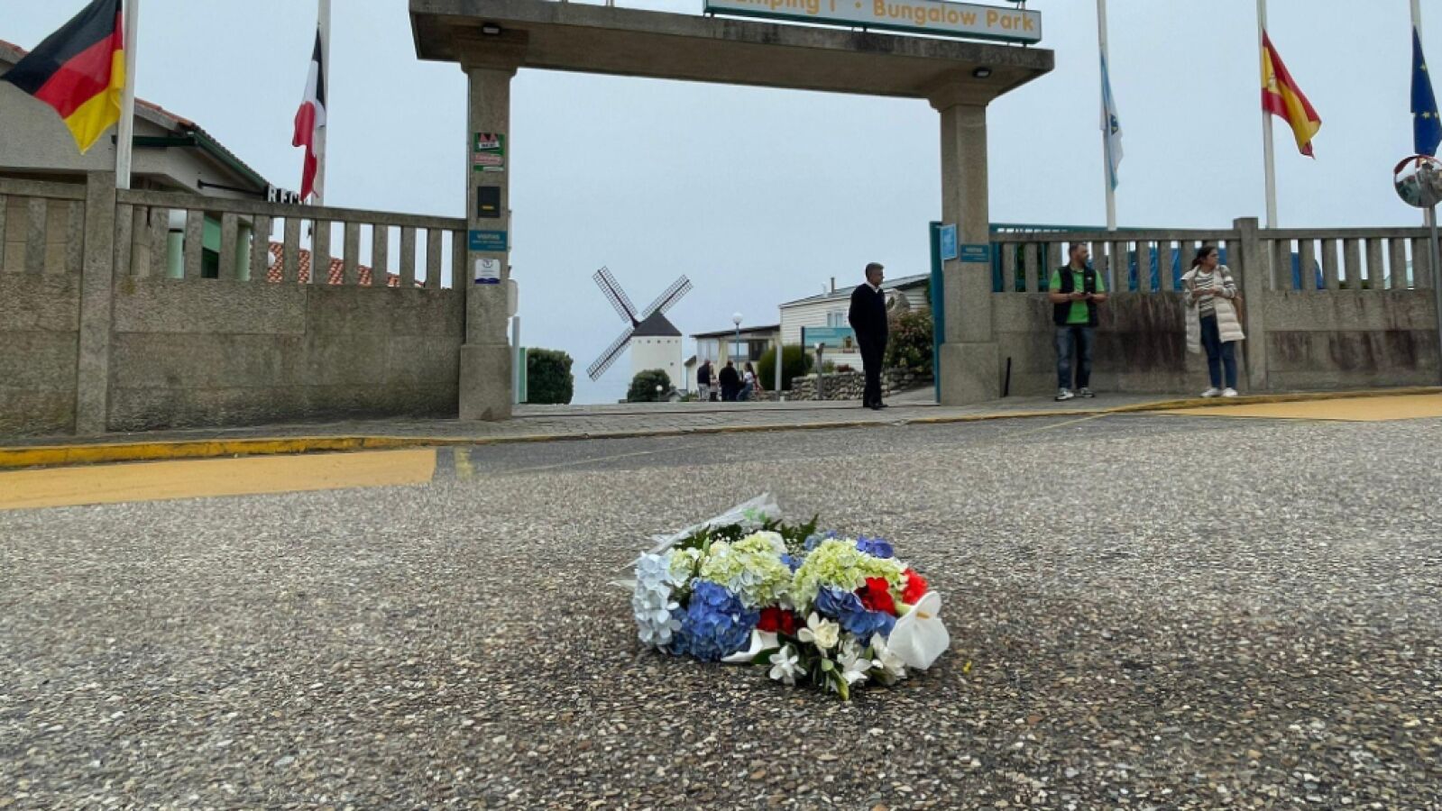 Concentración en repulsa del asesinato machista de un guardia civil a su expareja en Oia, en Pontevedra