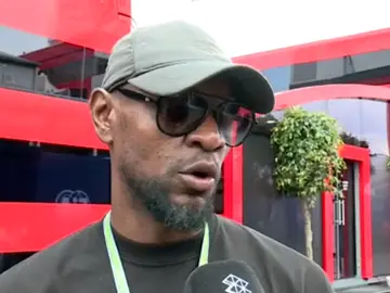 Eric Abidal hablando sobre Benzema en el GP de Montmeló Eric Abidal hablando sobre Benzema en el GP de Montmeló