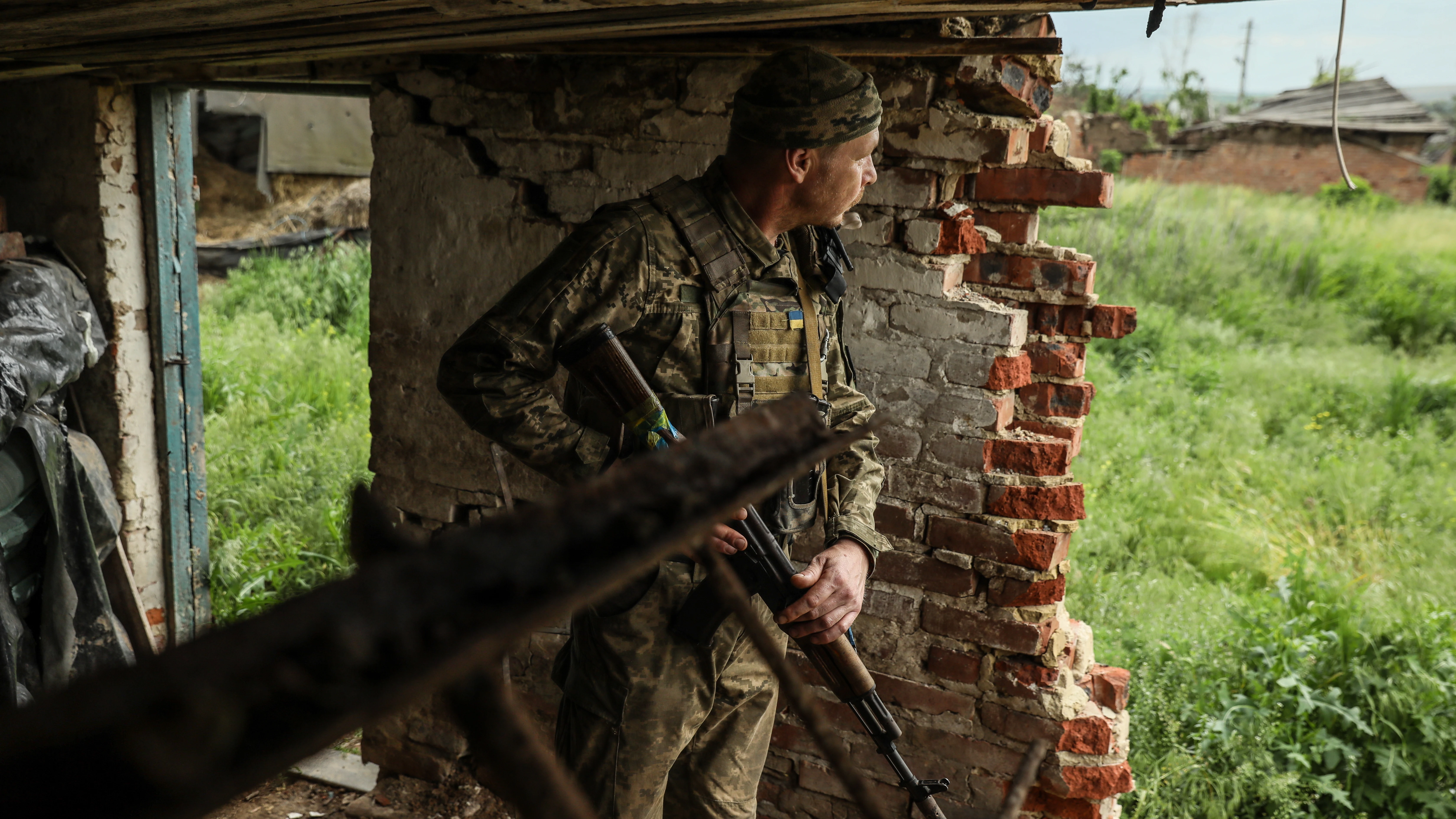 Imagen de archivo del ejército ucraniano cerca de la frontera rusa Imagen de archivo del ejército ucraniano cerca de la frontera rusa