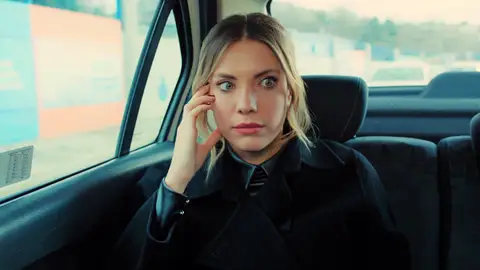 Yildiz ve las fotos de Ender y Alihan en la cama... ¿Se lo contará a su hermana? Yildiz ve las fotos de Ender y Alihan en la cama... ¿Se lo contará a su hermana?