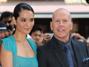 Bruce Willis y su mujer Emma Heming Bruce Willis y su mujer Emma Heming