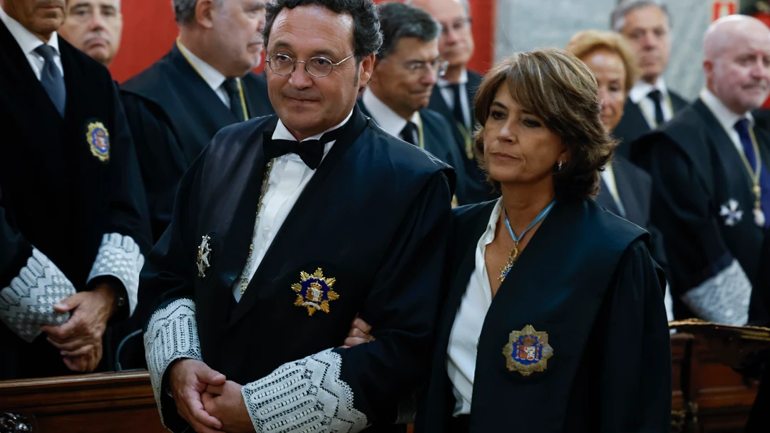 El fiscal general del Estado, &Aacute;lvaro Garc&iacute;a Ortiz y su predecesora en el cargo, Dolores Delgado