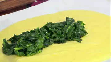 ¡Triunfa con verduras de temporada!: Espinacas salteadas con puré de patata