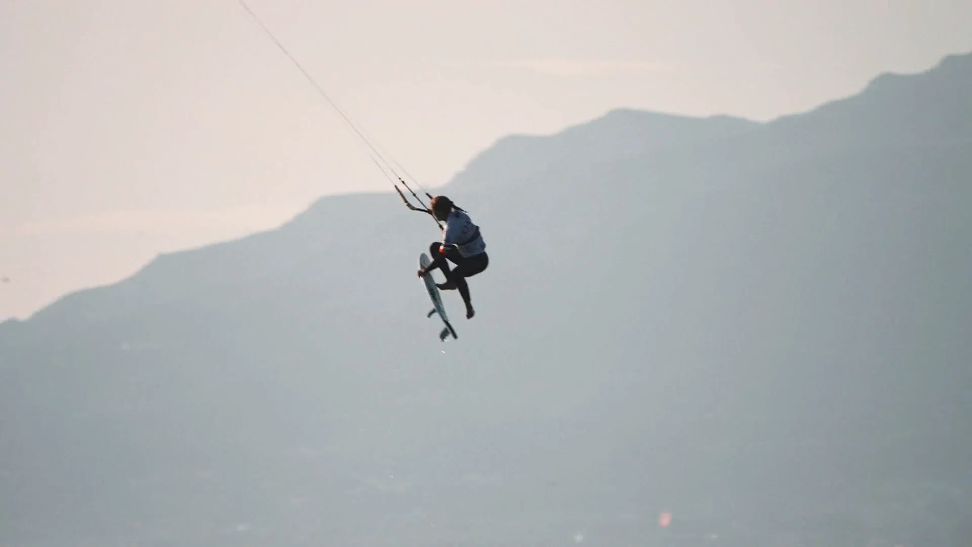 Tarifa, escenario del mayor espectáculo mundial de kitesurf: "La gente se queda en shock" Tarifa, escenario del mayor espectáculo mundial de kitesurf: "La gente se queda en shock"
