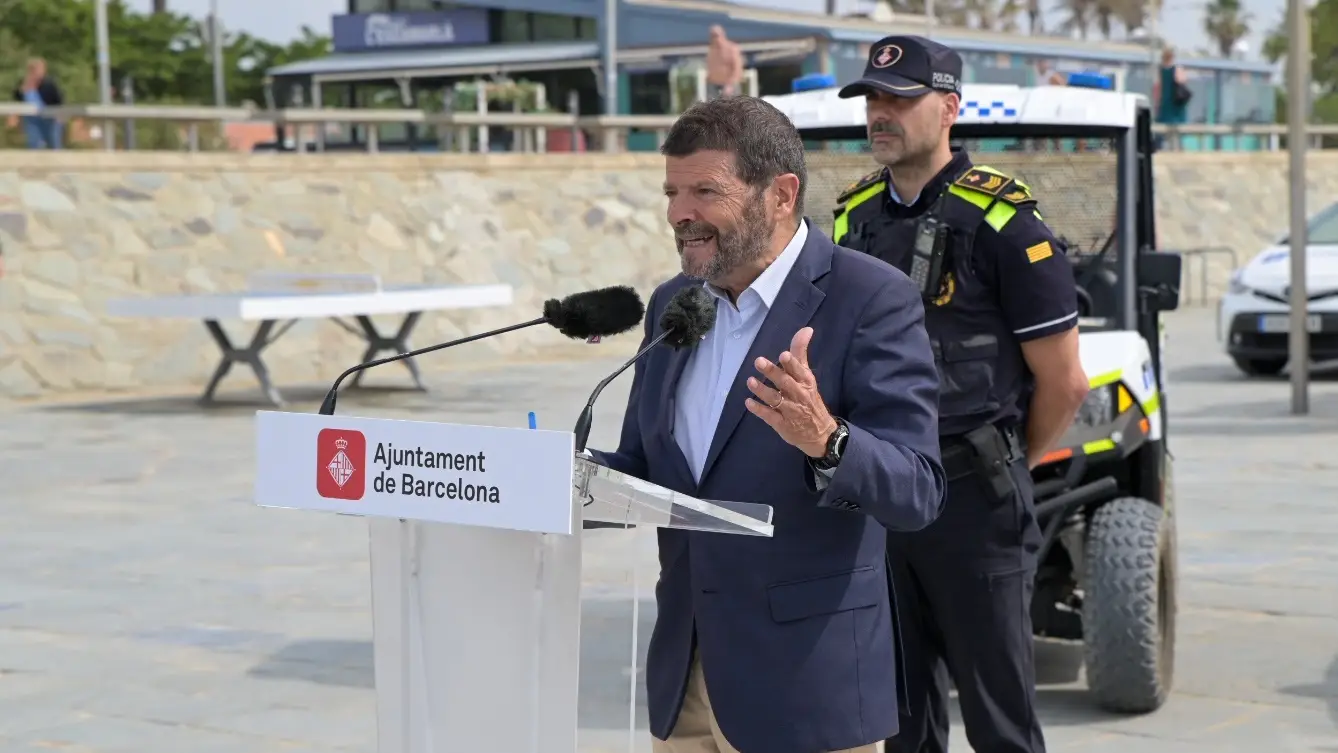 El teniente de alcalde de Seguridad de Barcelona, Albert Batlle, explica el dispositivo de la Unidad de Playas El teniente de alcalde de Seguridad de Barcelona, Albert Batlle, explica el dispositivo de la Unidad de Playas