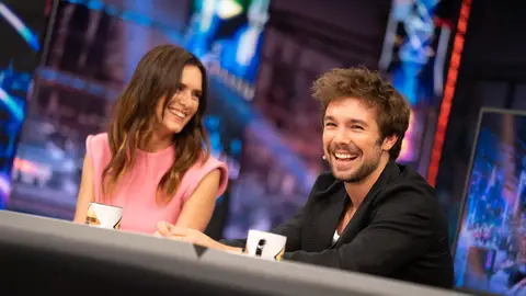 La respuesta de Carlos Cuevas a los que se hace pasar por él en Tinder: "Qué bajona cuando llega el otro, ¿no?" La respuesta de Carlos Cuevas a los que se hace pasar por él en Tinder: "Qué bajona cuando llega el otro, ¿no?"