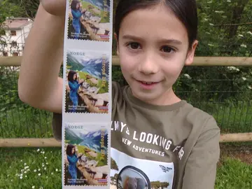 El niño de Barcelona que aparece en el sello de Noruega El niño de Barcelona que aparece en el sello de Noruega