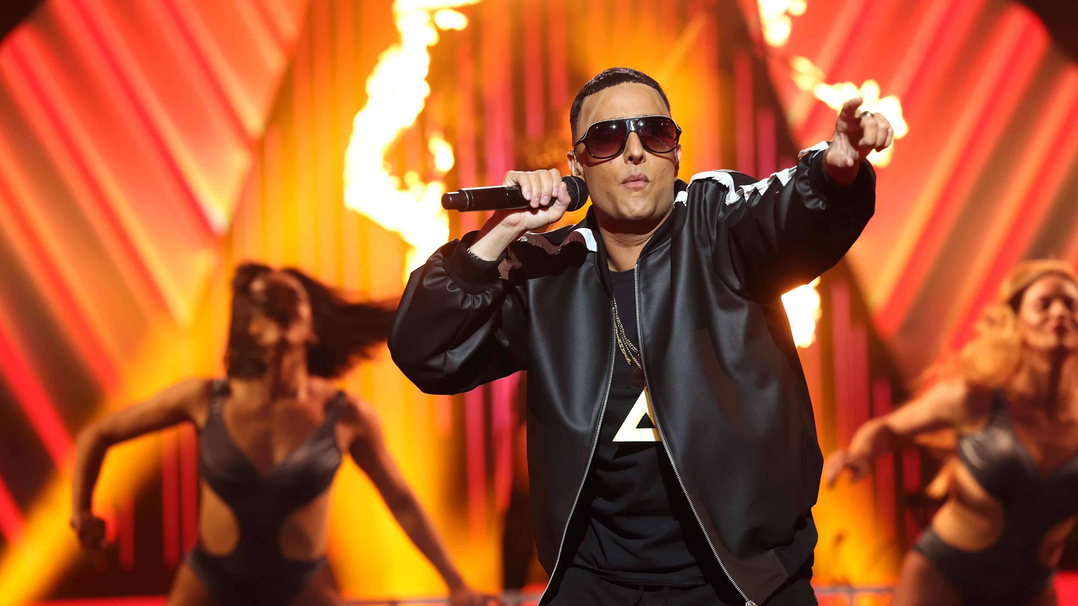Josie reinventa el reguetón como Daddy Yankee con su ‘Limbo’
