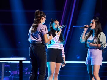 &iexcl;Impresionante! Luc&iacute;a Fern&aacute;ndez, Manuela y Luc&iacute;a Cubilla conmocionan a los coaches con &lsquo;Rise up&rsquo;