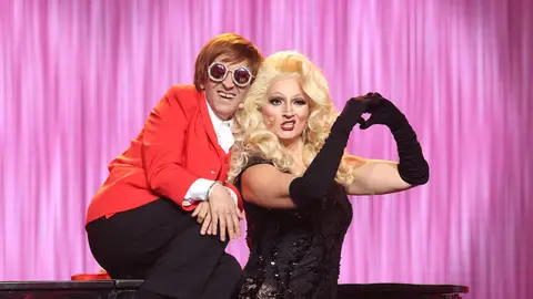 La alocadísima imitación de Susi Caramelo y Silvia Abril como Elton John y RuPaul La alocadísima imitación de Susi Caramelo y Silvia Abril como Elton John y RuPaul