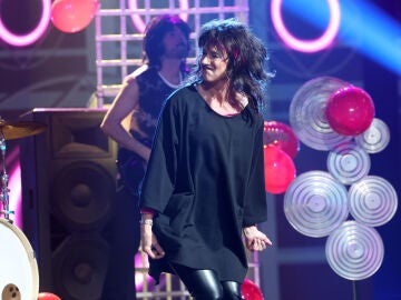 Anne Igartiburu, con bandana y a lo loco con &lsquo;99 red balloons&rsquo; de Nena