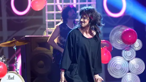 Anne Igartiburu, con bandana y a lo loco con ‘99 red balloons’ de Nena Anne Igartiburu, con bandana y a lo loco con ‘99 red balloons’ de Nena