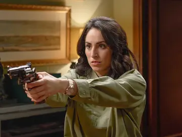 Carballo apunta con la pistola a Luján, dispuesta a matarlo: “Vas a confesar la verdad” Carballo apunta con la pistola a Luján, dispuesta a matarlo: “Vas a confesar la verdad”