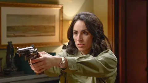 Carballo apunta con la pistola a Luján, dispuesta a matarlo: “Vas a confesar la verdad” Carballo apunta con la pistola a Luján, dispuesta a matarlo: “Vas a confesar la verdad”