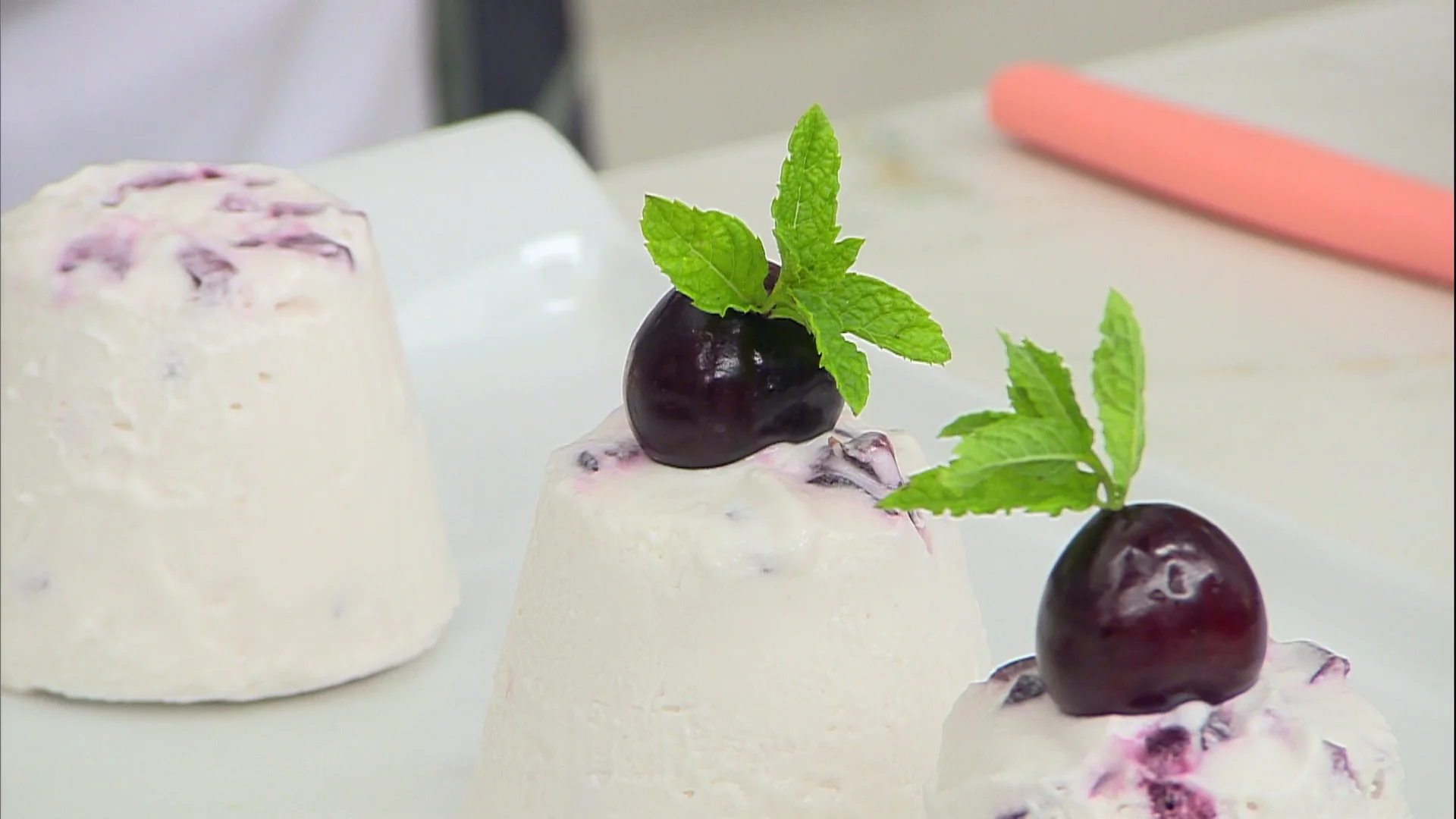 Un postre fácil, rápido y espectacular de Arguiñano: semifrío de cerezas Un postre fácil, rápido y espectacular de Arguiñano: semifrío de cerezas