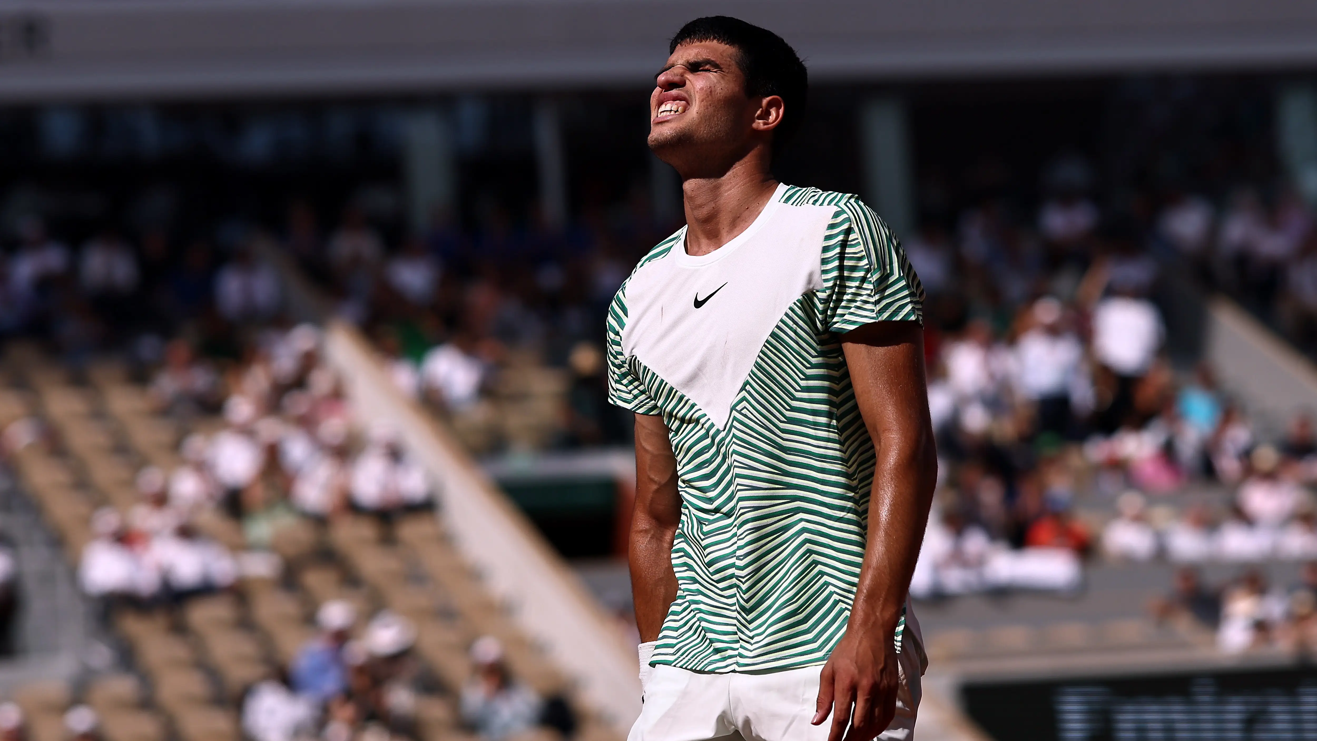 Carlos Alcaraz se duele de su lesión en las semifinales de Roland Garros Carlos Alcaraz se duele de su lesión en las semifinales de Roland Garros