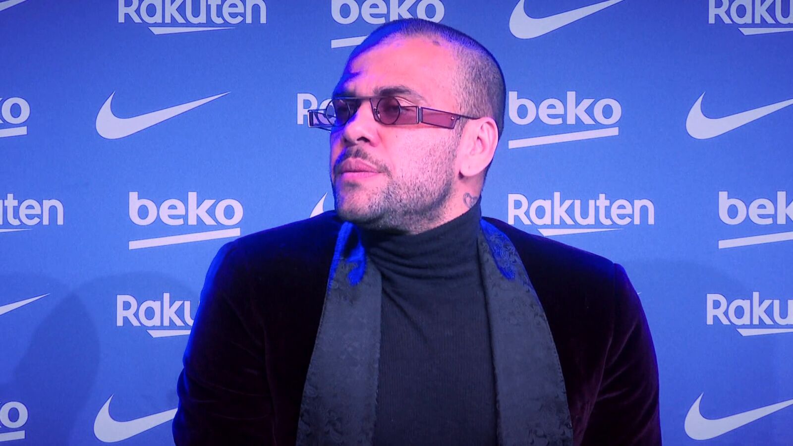 La madre de Dani Alves culpa a la defensa del futbolista de no haber podido abrazarle: 