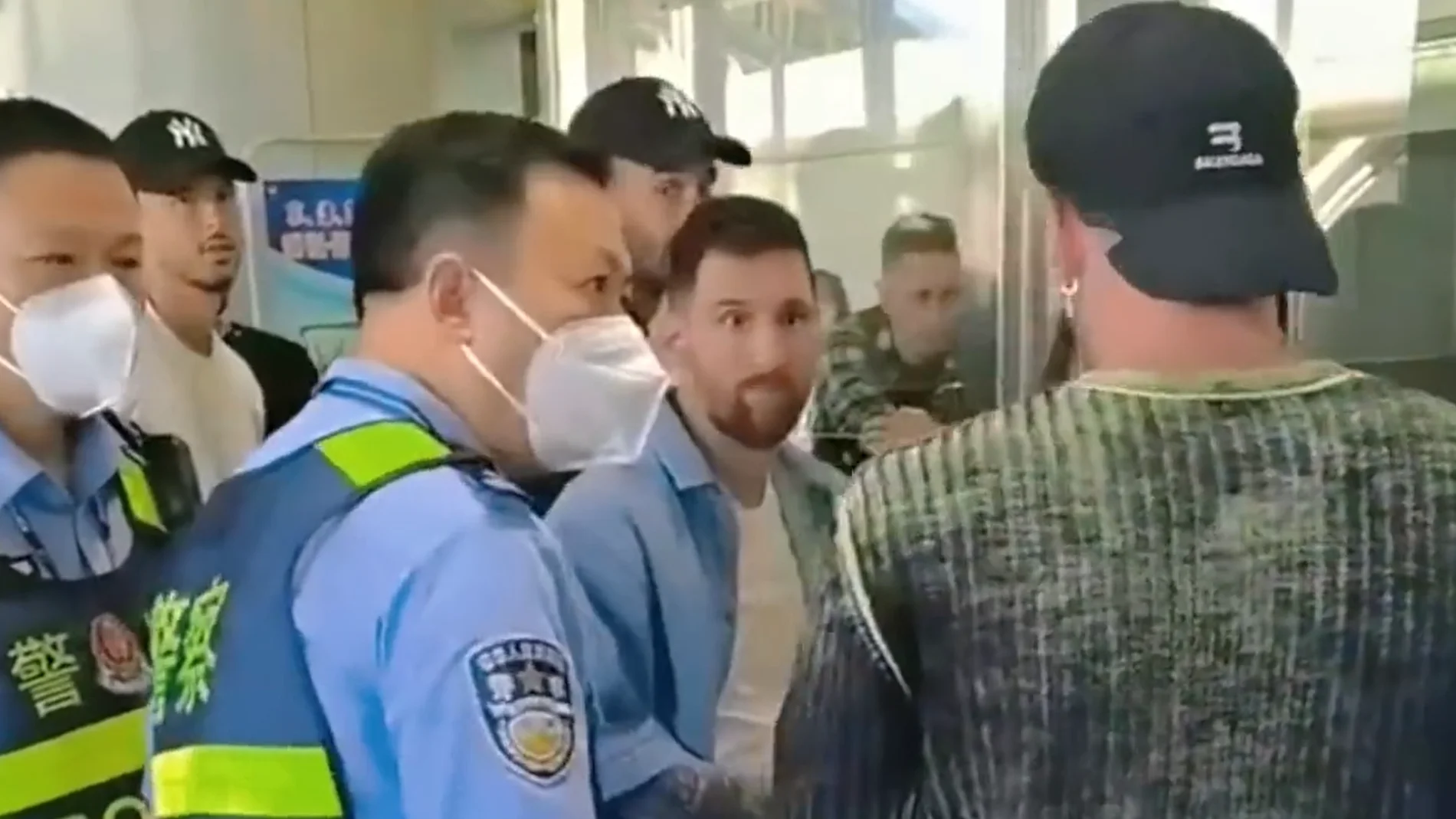 Leo Messi, en el aeropuerto de Pekín