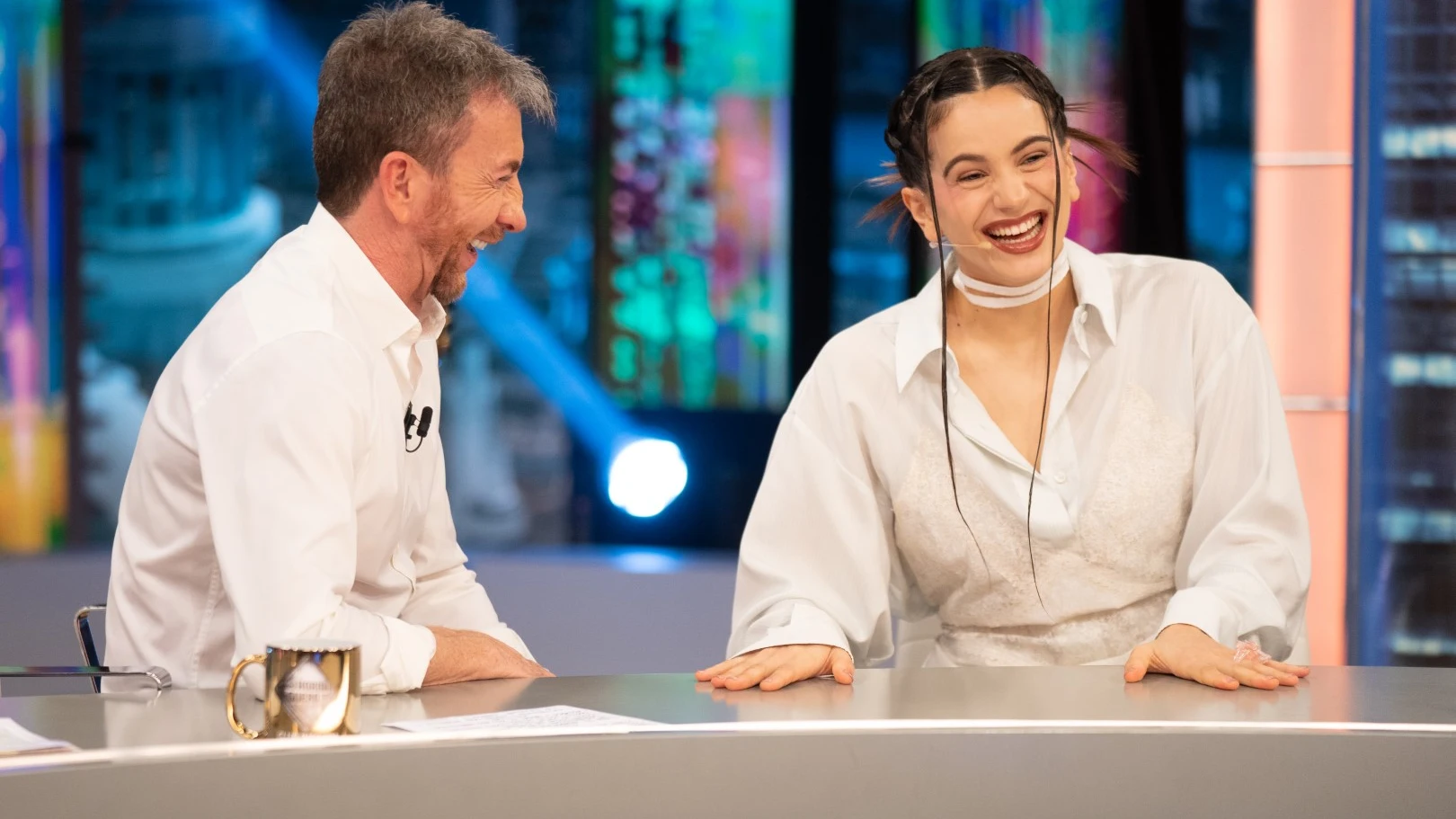 ¿Quién hace mejor a quién? La pelea de imitaciones entre Rosalía y Rauw Alejandro ¿Quién hace mejor a quién? La pelea de imitaciones entre Rosalía y Rauw Alejandro