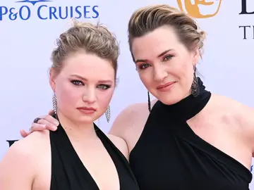 Mia Threapleton y Kate Winslet, madre e hija, en los BAFTA Mia Threapleton y Kate Winslet, madre e hija, en los BAFTA