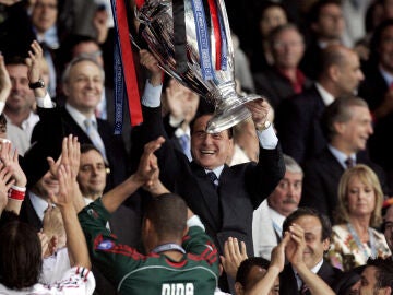Silvio Berlusconi levanta la Champions League de 2007